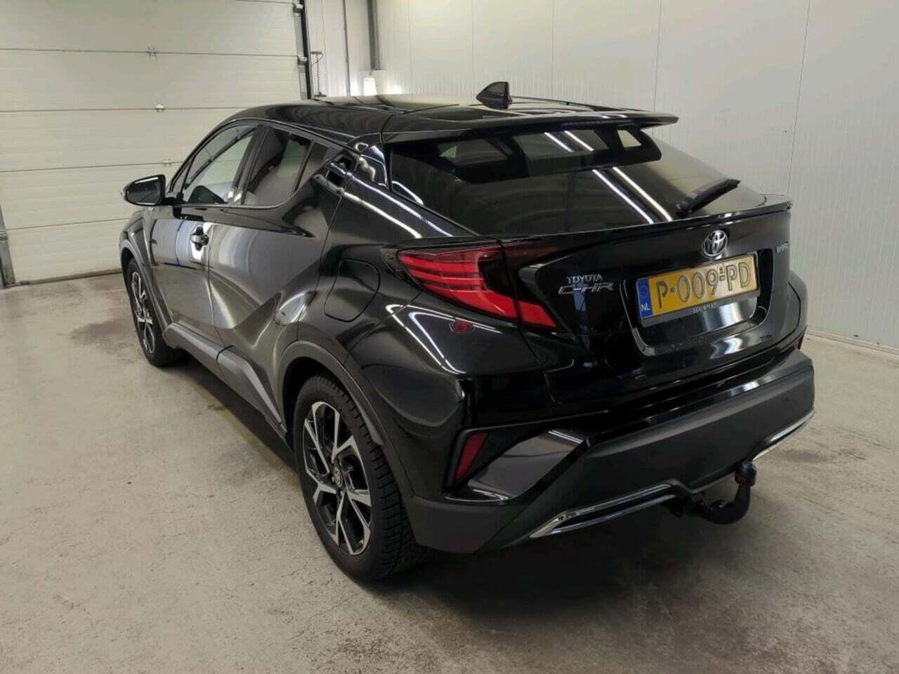 TOYOTA C-HR 2.0 Hyb. Style Lux. photo