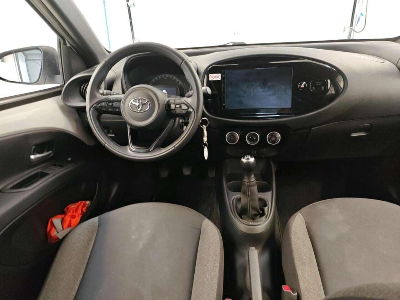 TOYOTA Aygo X 1.0 VVT-i MT Play photo