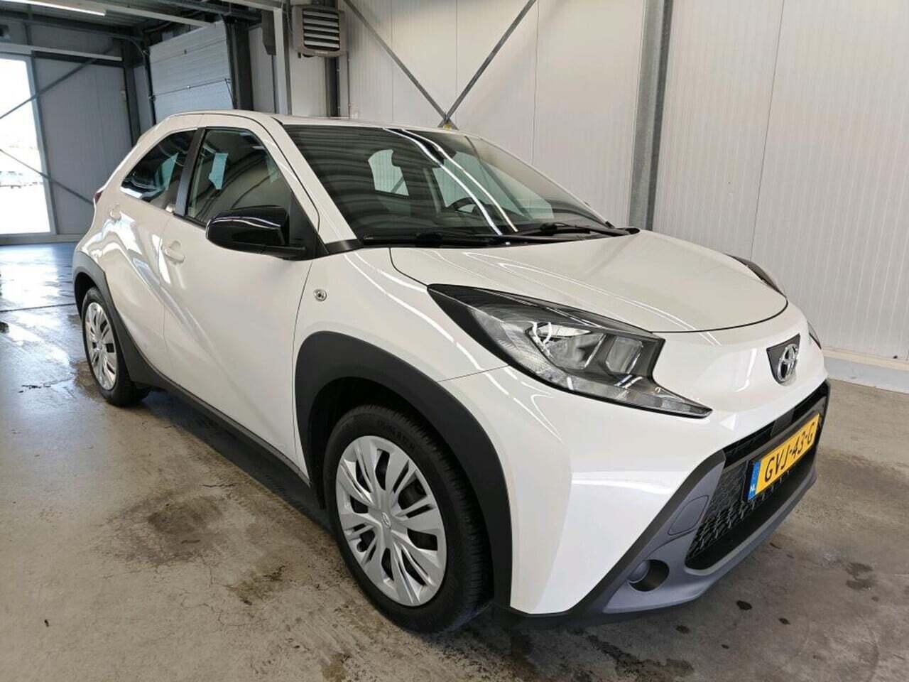 TOYOTA Aygo X 1.0 VVT-i MT Play photo
