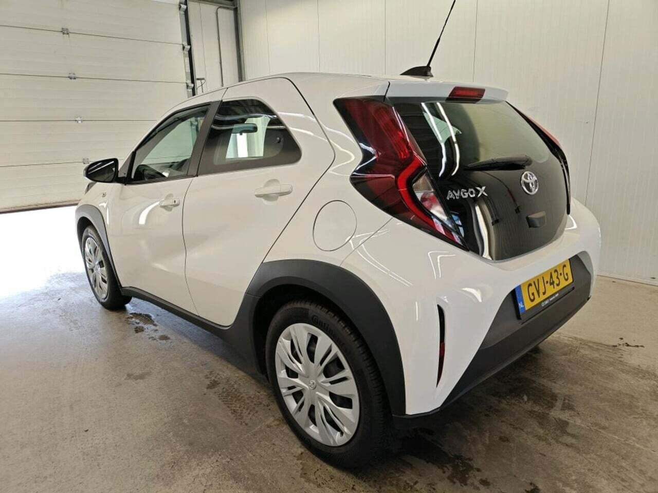 TOYOTA Aygo X 1.0 VVT-i MT Play photo