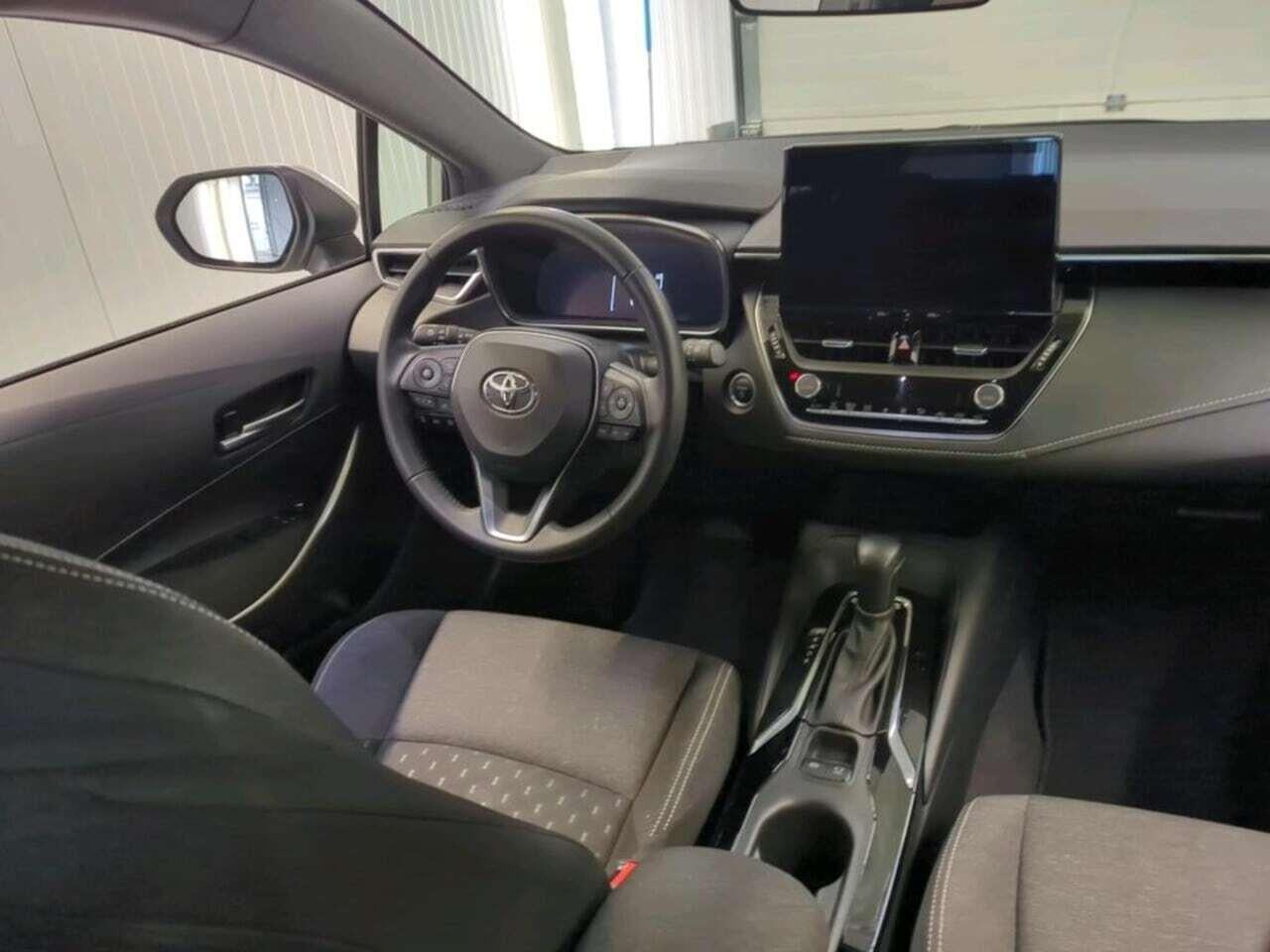 TOYOTA Corolla Touring Sports Hybrid 140 Active photo