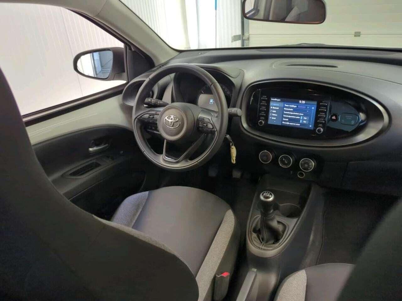 TOYOTA Aygo X 1.0 VVT-i MT Play photo