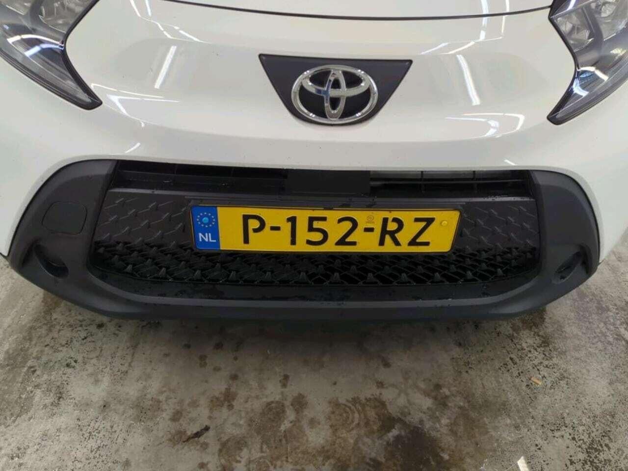 TOYOTA Aygo X 1.0 VVT-i MT Play photo