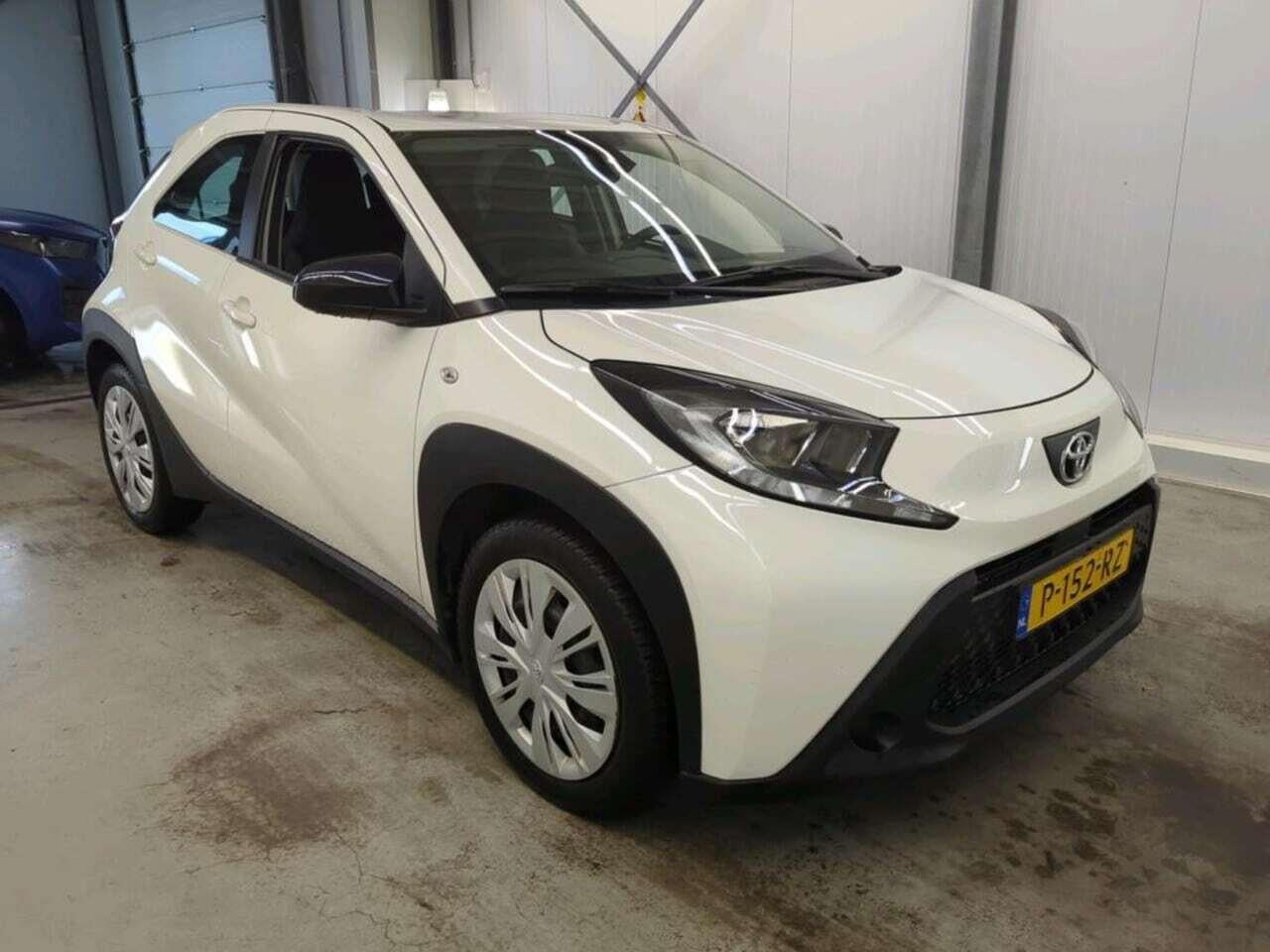 TOYOTA Aygo X 1.0 VVT-i MT Play photo