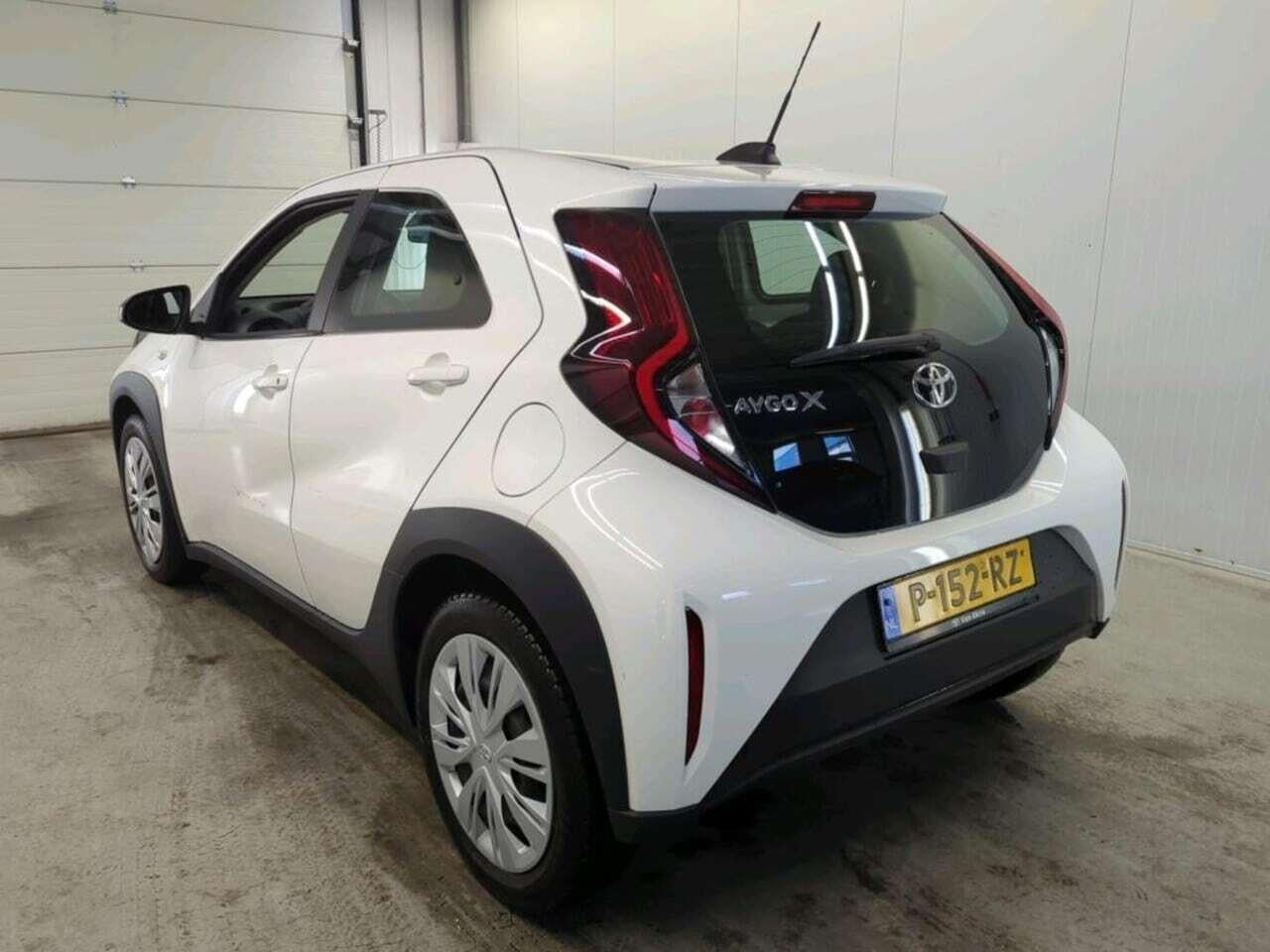 TOYOTA Aygo X 1.0 VVT-i MT Play photo