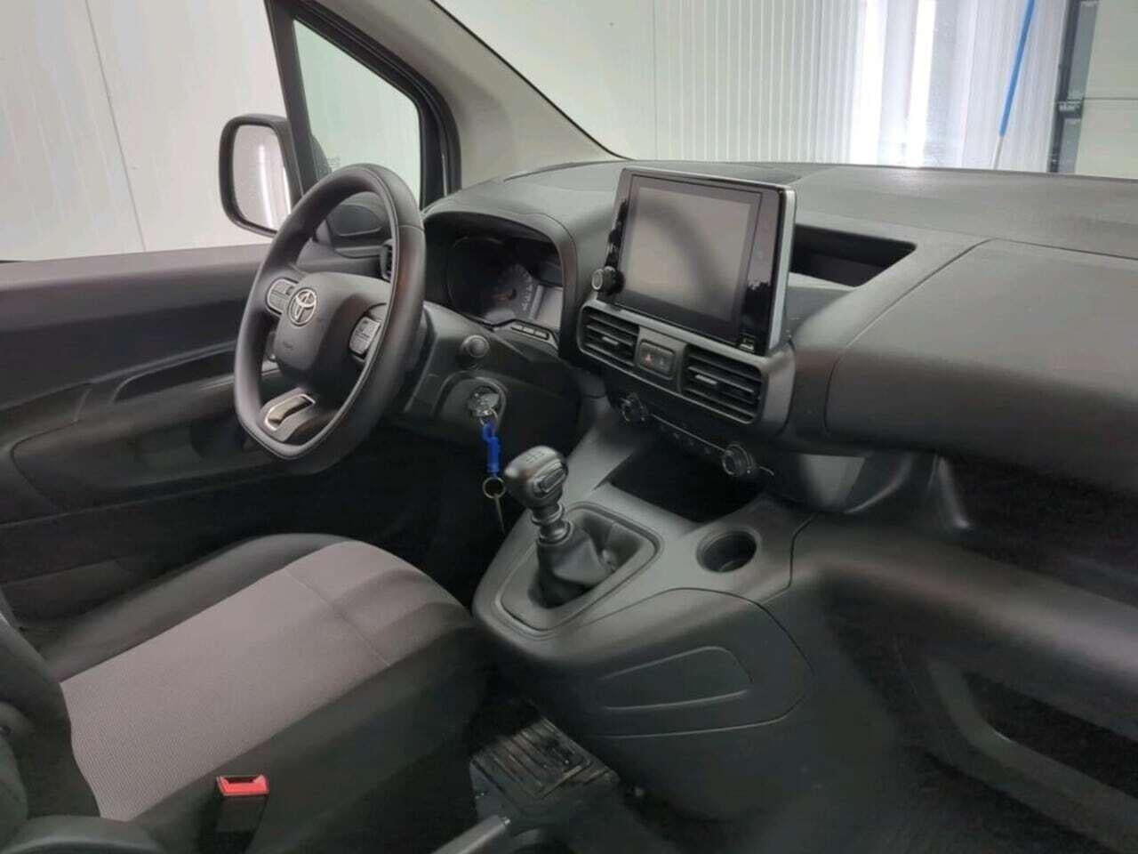 TOYOTA PROACE CITY 1.5 D-4D Live photo