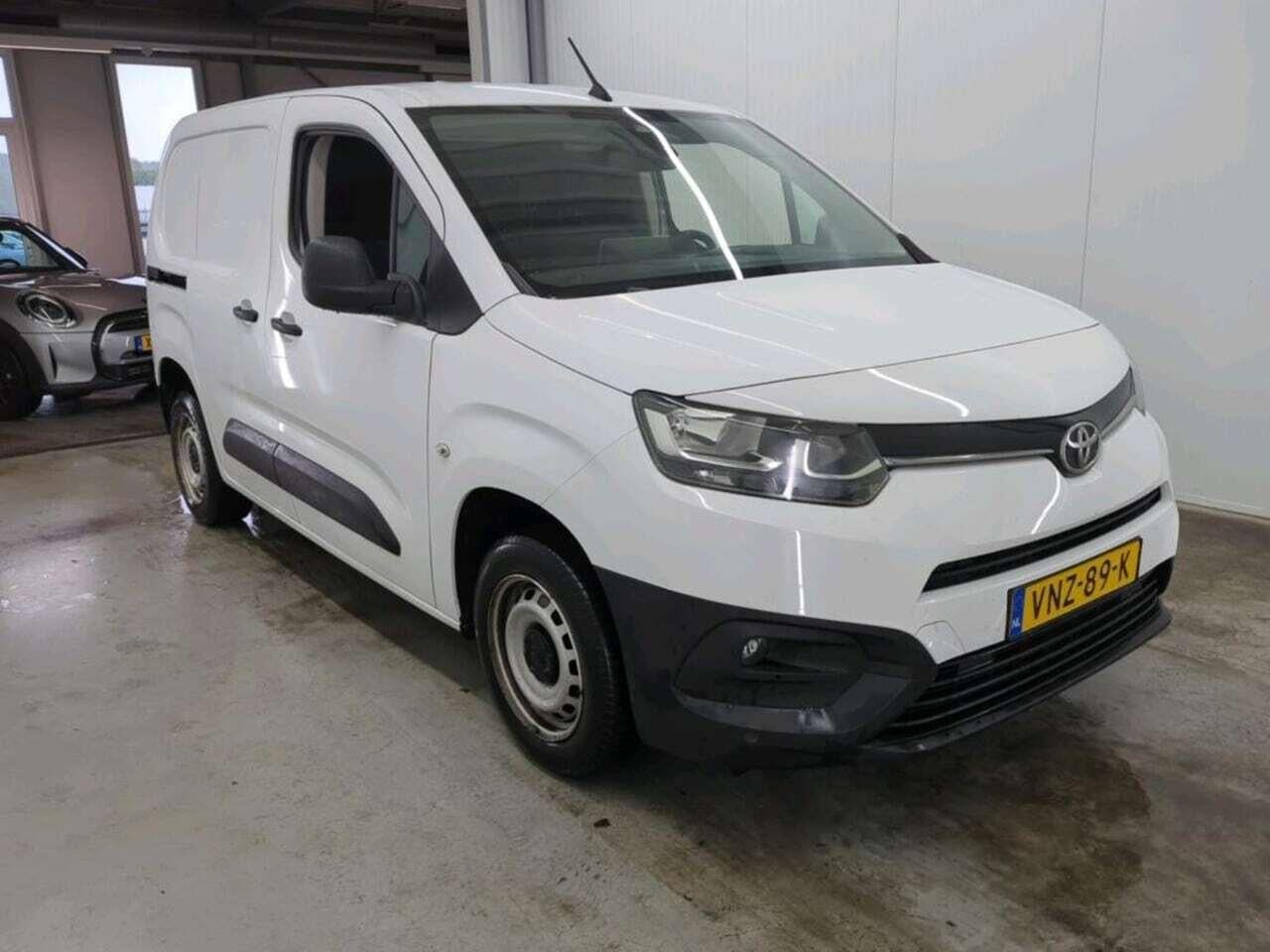 TOYOTA PROACE CITY 1.5 D-4D Live photo