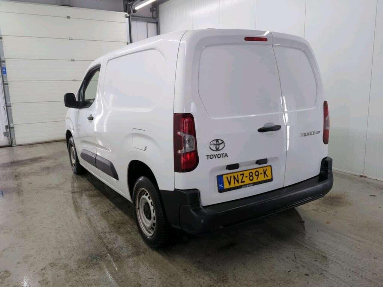 TOYOTA PROACE CITY 1.5 D-4D Live photo