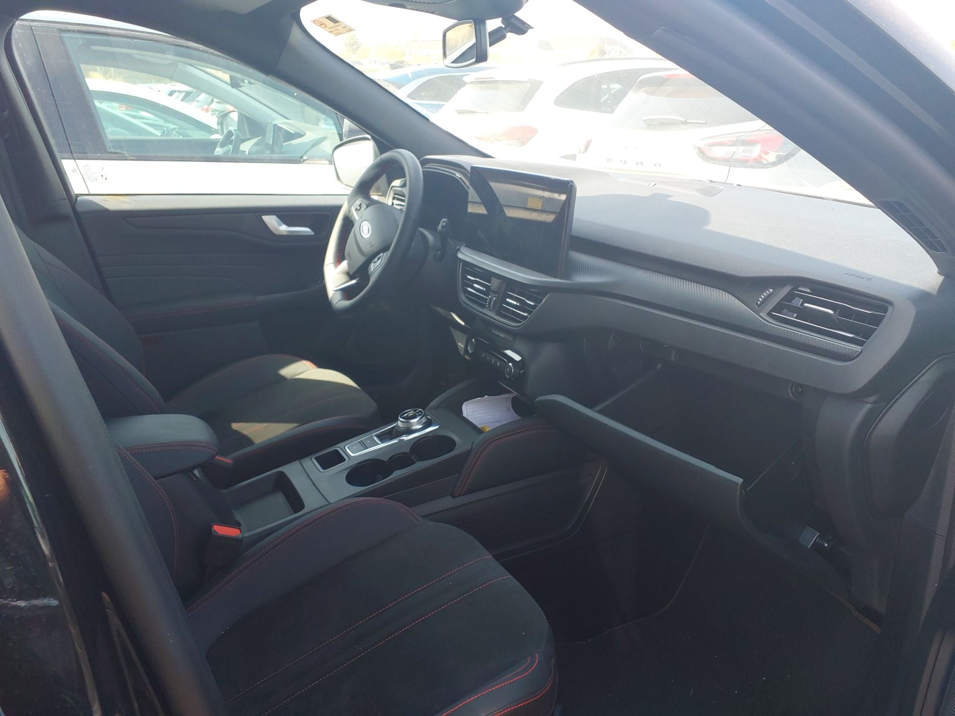 FORD Kuga 2.5 PHEV 243cv AutomÃ¡tico ST-LINE X (Pano Roof + Winterpack) photo
