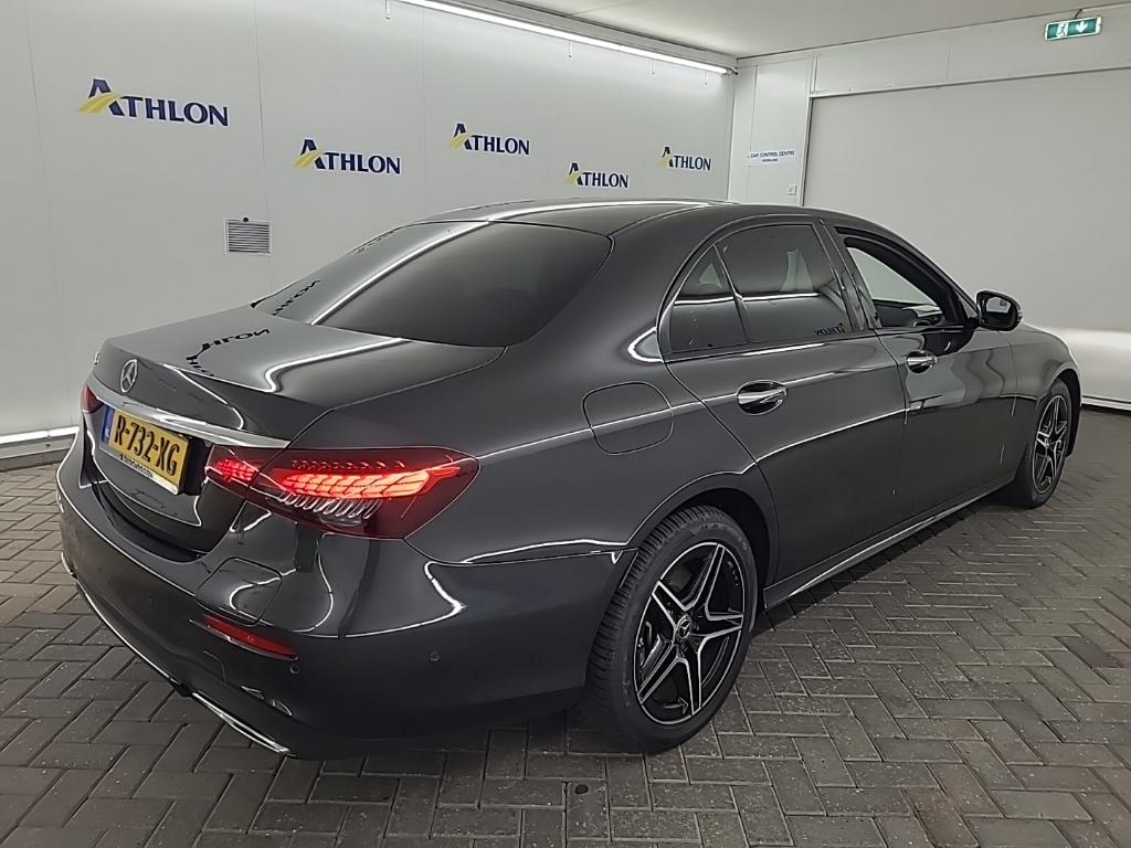 MERCEDES-BENZ E-Klasse Limousine E 300 e AMG Line 4D 235kW photo