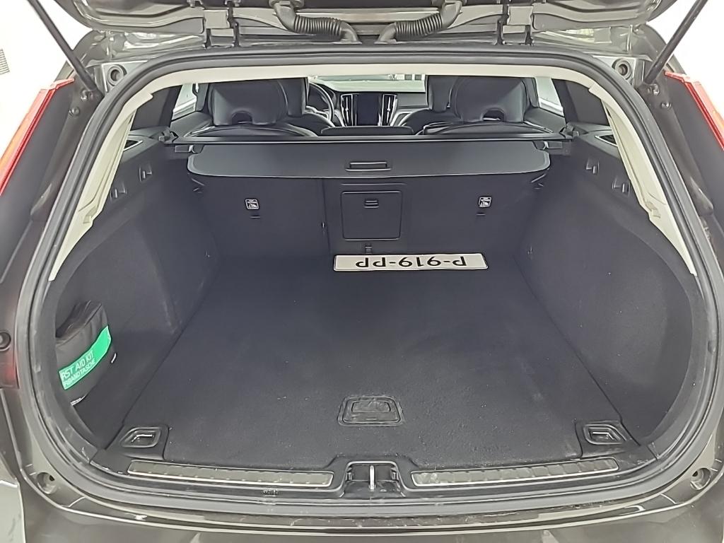VOLVO V60 B3 Automaat Momentum Advantage 5D 120kW photo