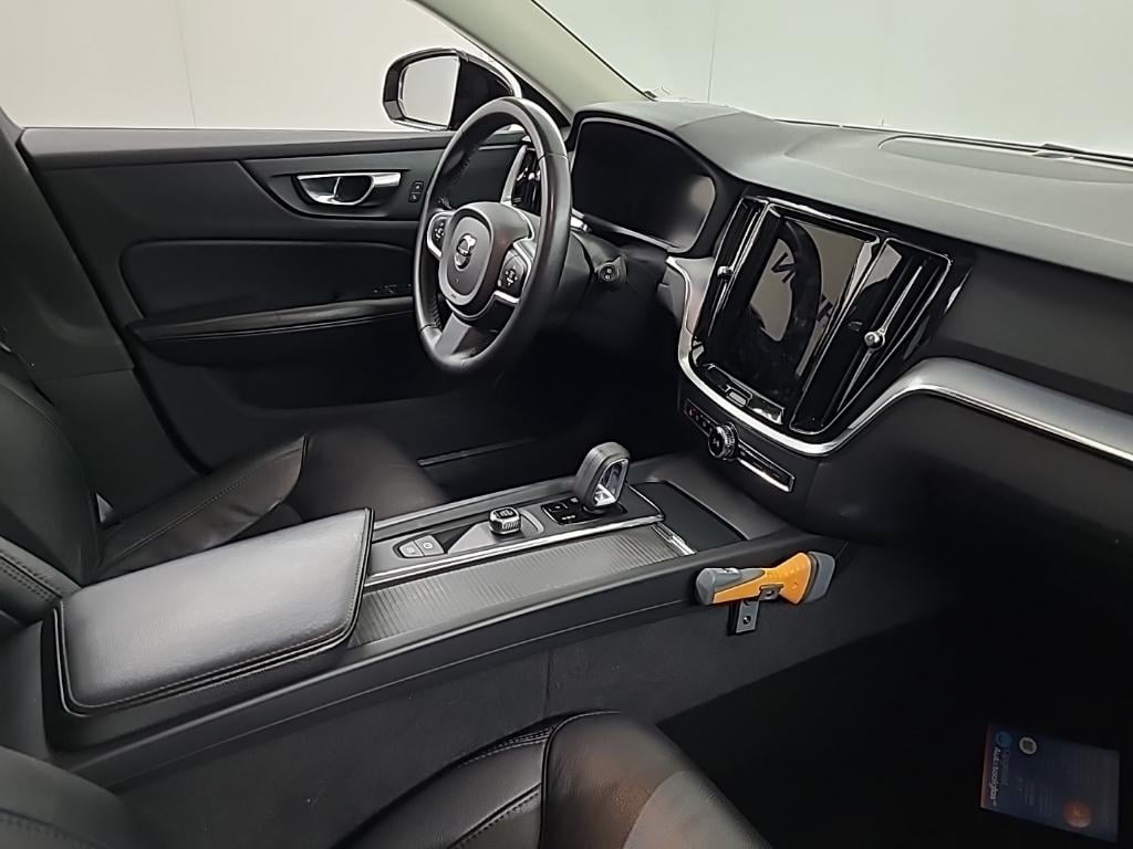 VOLVO V60 B3 Automaat Momentum Advantage 5D 120kW photo