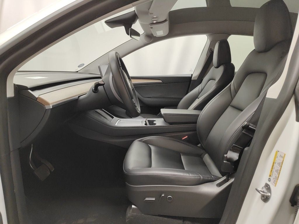 TESLA MODEL Y 72.5 kWh Dual Motor Long Range (324 kW) 5d photo