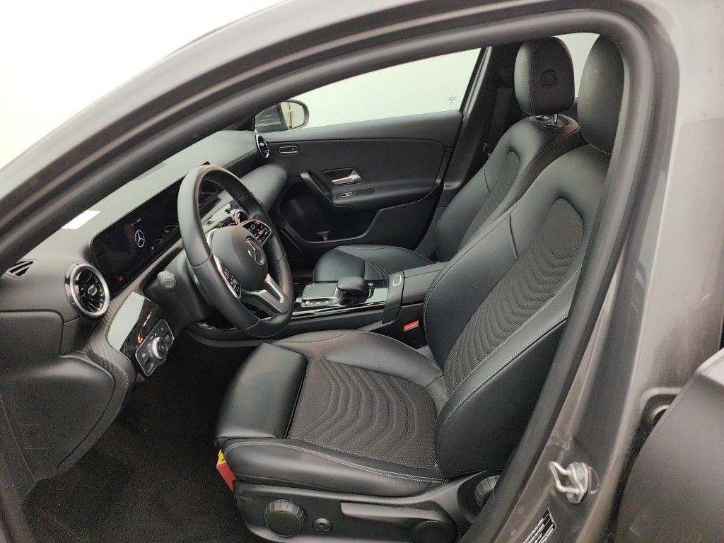 MERCEDES CLASSE A DIESEL (W177) A 200 d 150hp Business Line 5d photo