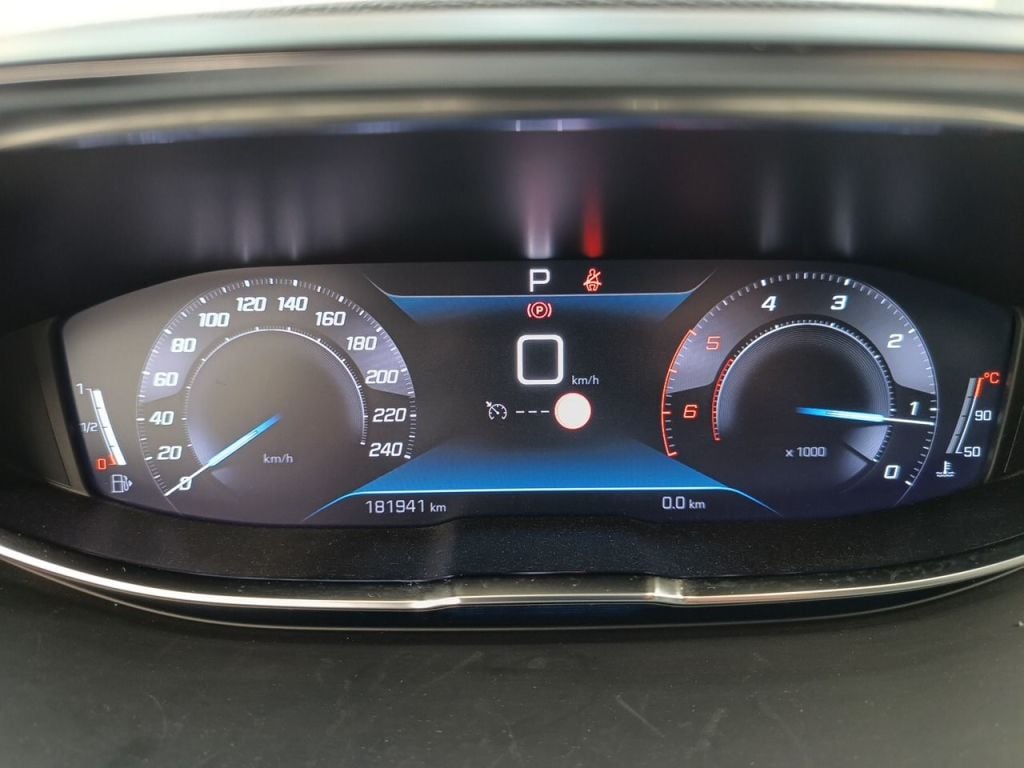 Peugeot 5008 1.5 BlueHDi 96kW S&S EAT8 Allure 5d photo