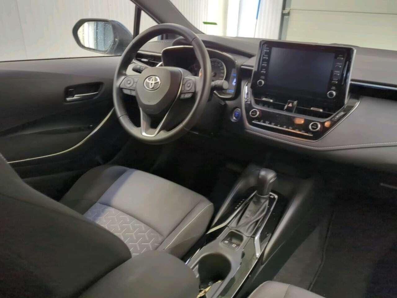 TOYOTA COROLLA 1.8 Hybrid Business photo