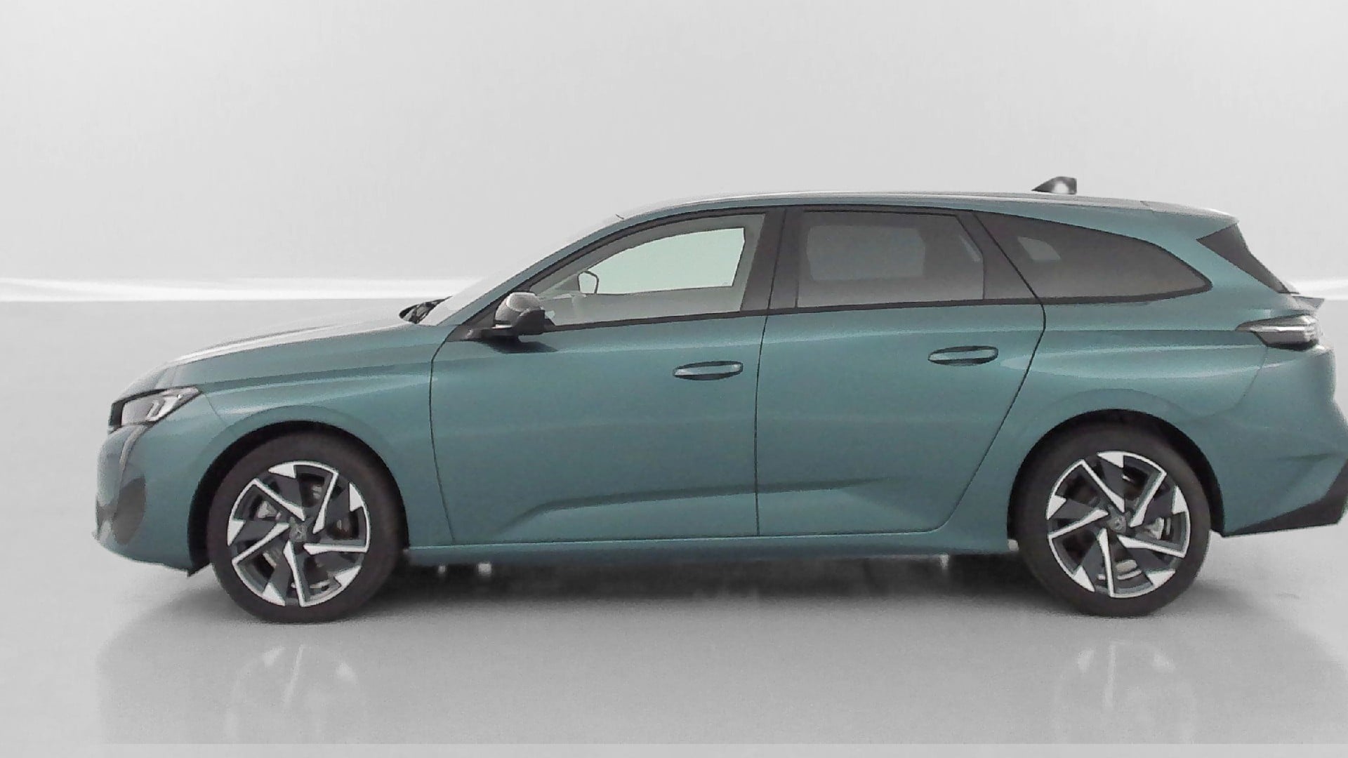 Peugeot 308 SW Allure III 1.2 Hybrid 145ch e-DCS6 photo