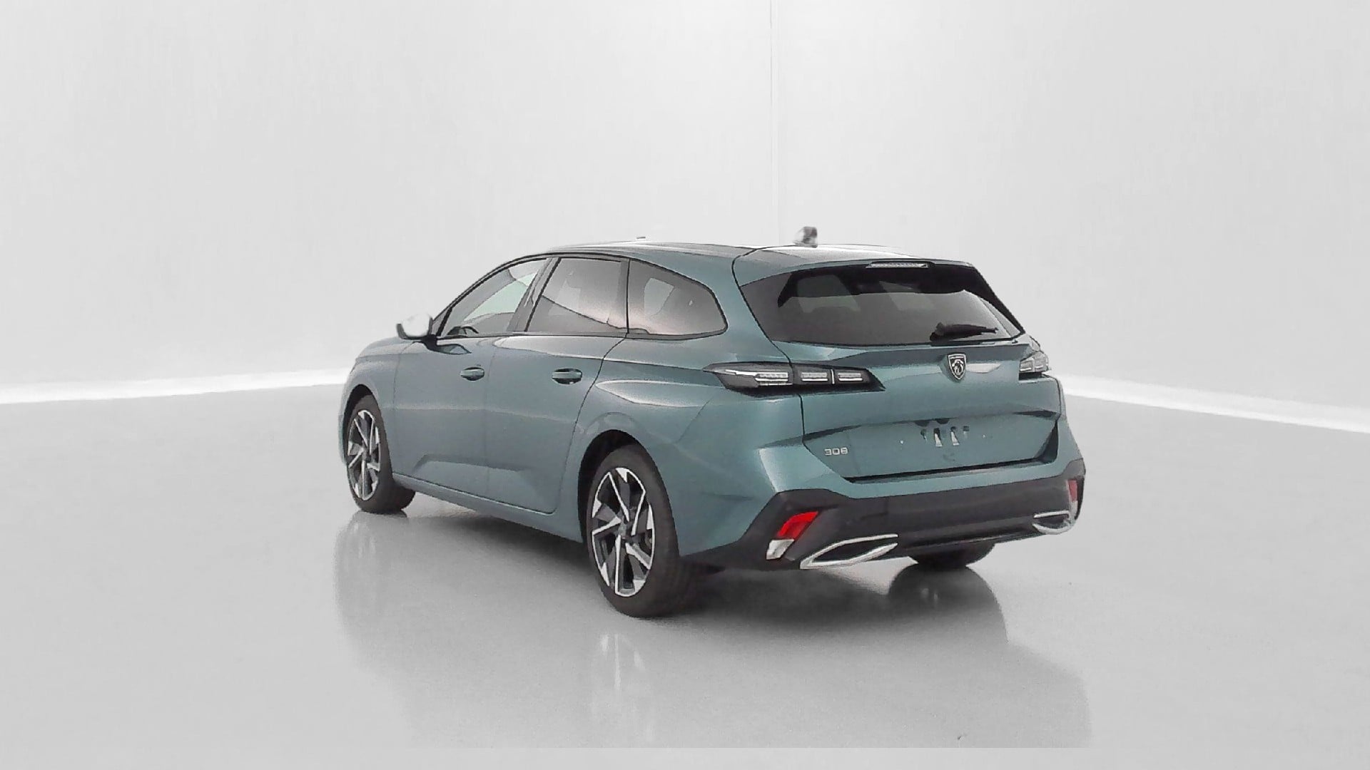 Peugeot 308 SW Allure III 1.2 Hybrid 145ch e-DCS6 photo