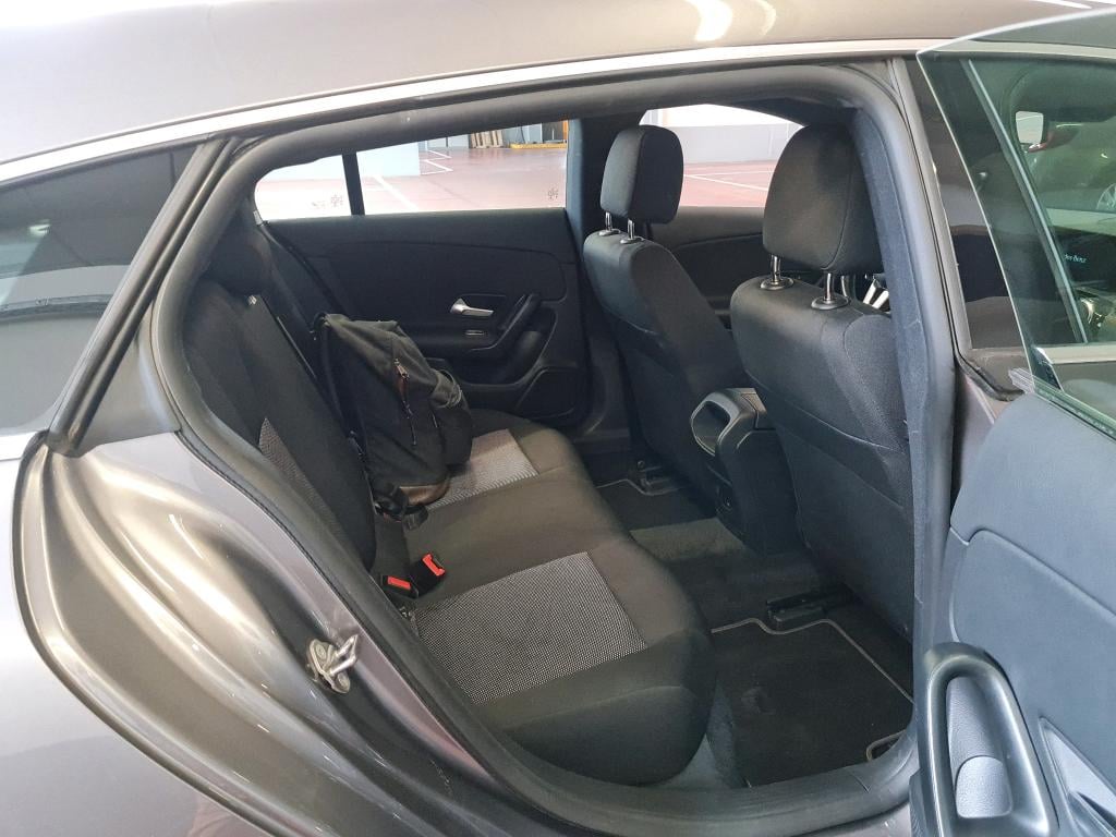 MERCEDES-BENZ CLA - Klasse 2.0 CLA 180 D BUSINESS SOLUTION DCT photo