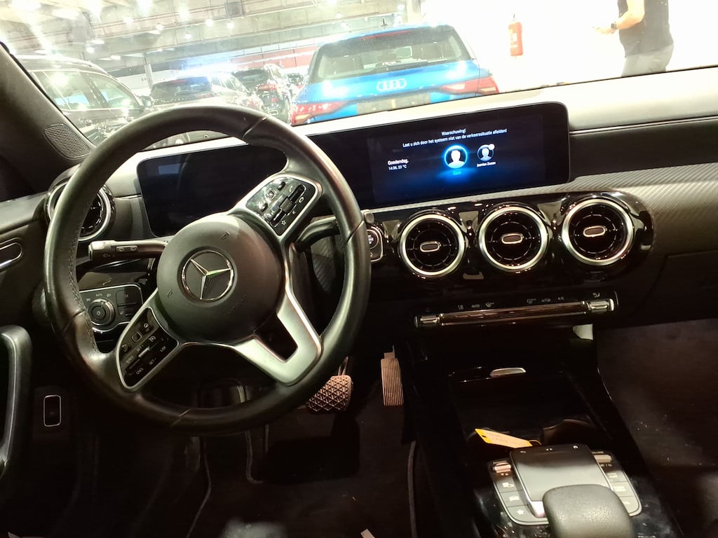 MERCEDES-BENZ CLA - Klasse 2.0 CLA 180 D BUSINESS SOLUTION DCT photo