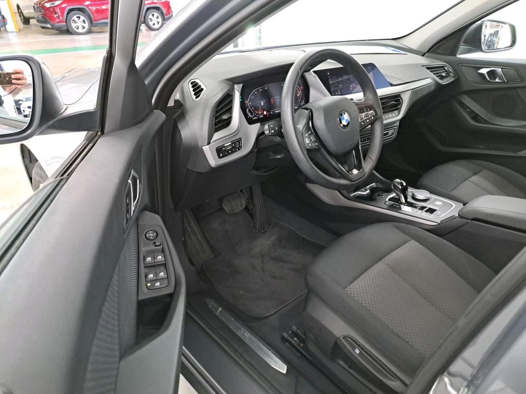 BMW 1 SERIES HATCH 1.5 116IA (80KW) photo