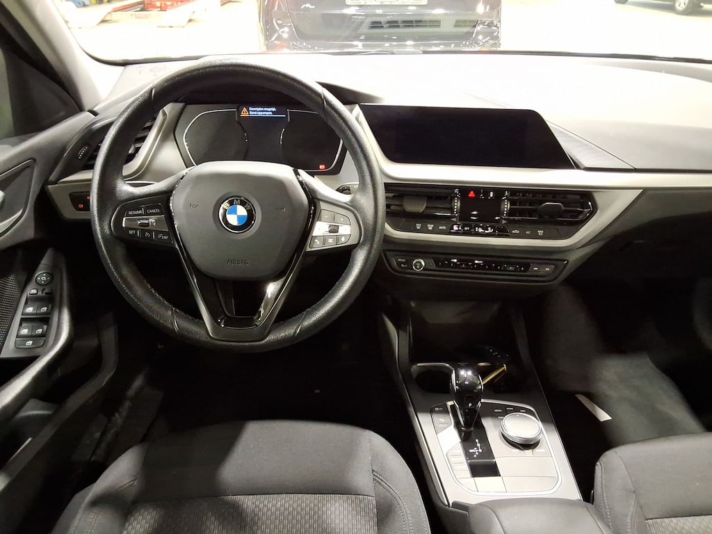 BMW 1 SERIES HATCH 1.5 116IA (80KW) photo