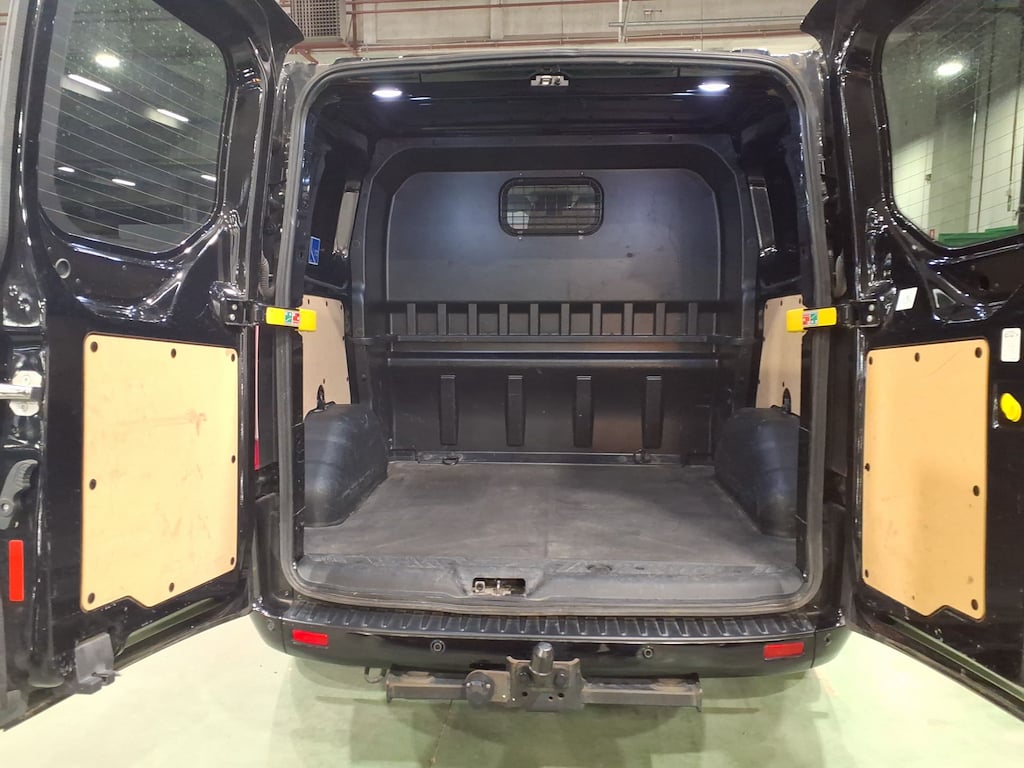 FORD TRANSIT CUSTOM 2.0TD 130PS LIMITED FWD 300 DC SWB photo