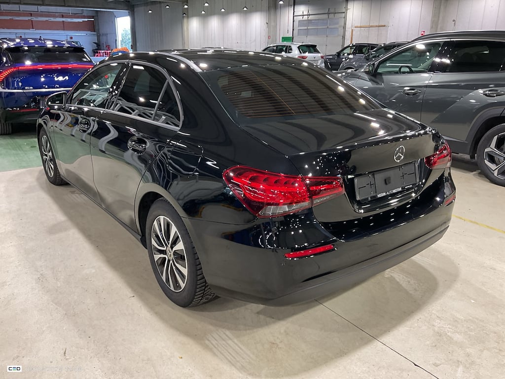 MERCEDES-BENZ A-CLASS LIMOUSINE 1.3 A 180 BUSINESS SOLUTION ESSENTIAL photo