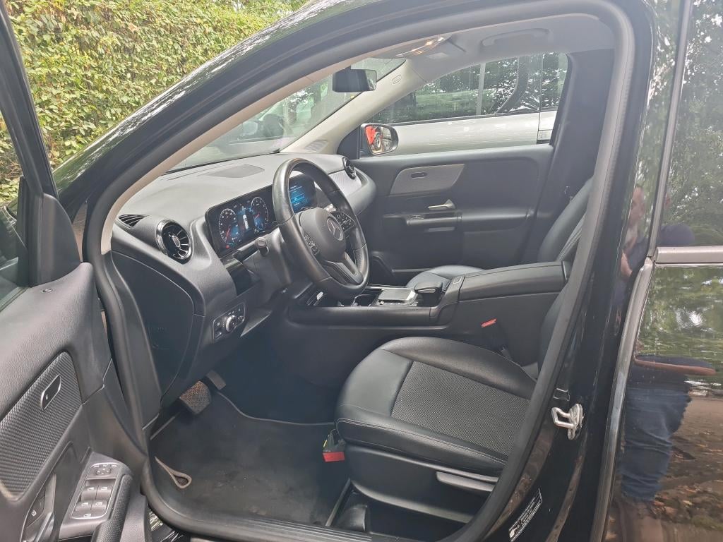 MERCEDES-BENZ GLA - Klasse 1.3 GLA 180 DCT BUSINESS SOLUTION photo
