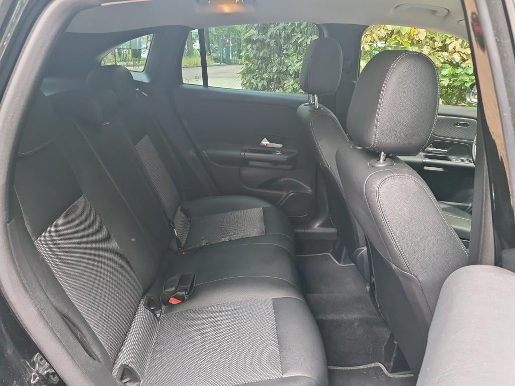 MERCEDES-BENZ GLA - Klasse 1.3 GLA 180 DCT BUSINESS SOLUTION photo
