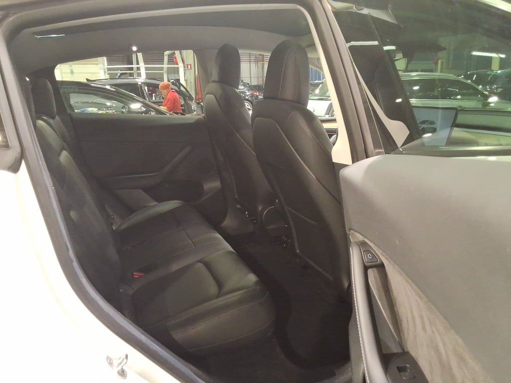 TESLA MODEL Y BEV 75KWH LONG RANGE AUTO 4WD photo