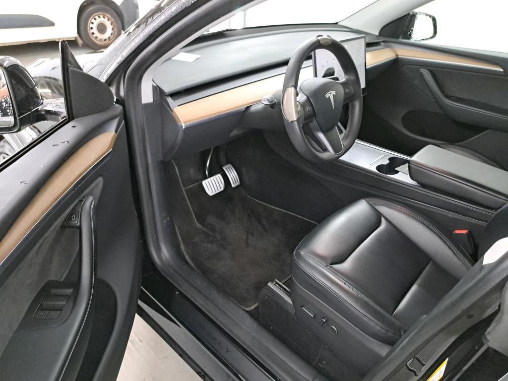 TESLA Model Y BEV PERFORMANCE AUTO 4WD photo