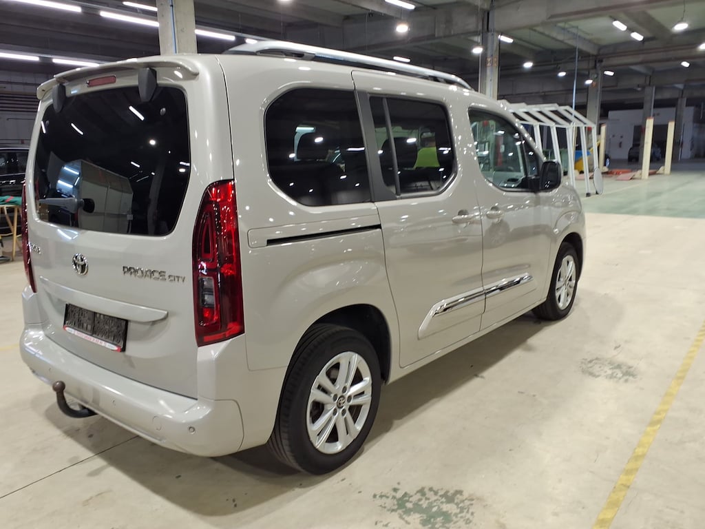 TOYOTA PROACE CITY VERSO SWB 1.2 PureTech MPV photo