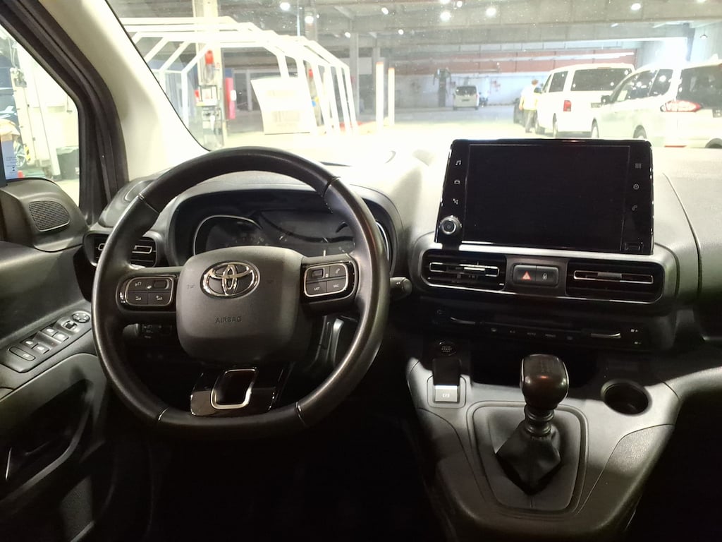 TOYOTA PROACE CITY VERSO SWB 1.2 PureTech MPV photo
