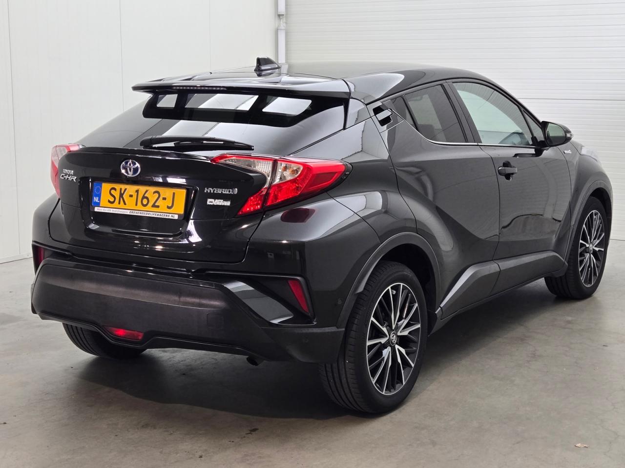 TOYOTA C-HR 1.8 Hybrid Executive photo