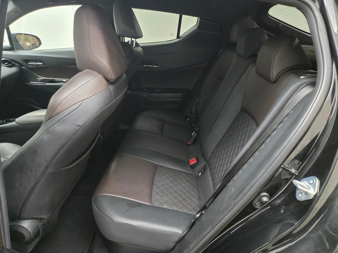 TOYOTA C-HR 1.8 Hybrid Executive photo