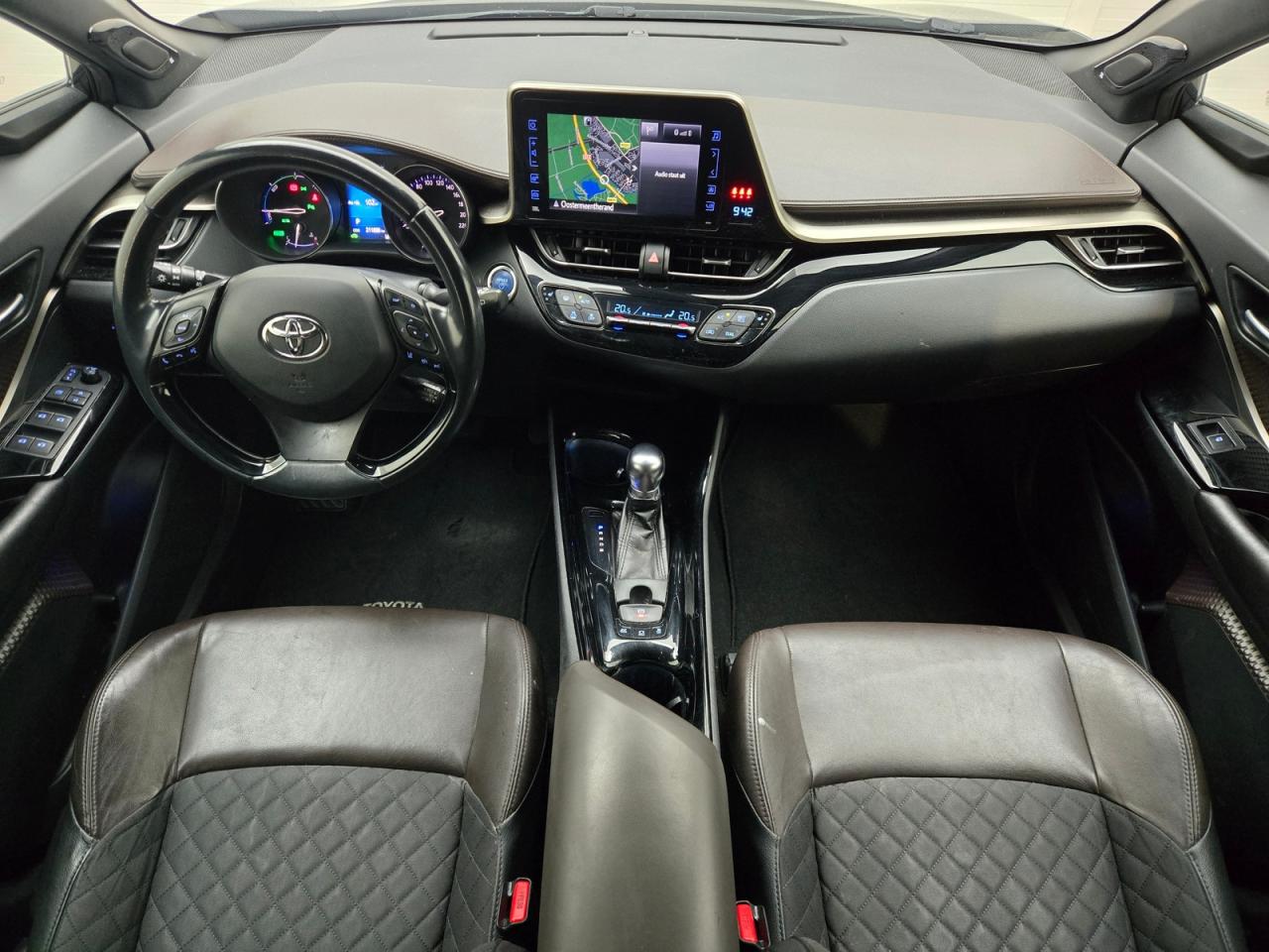 TOYOTA C-HR 1.8 Hybrid Executive photo