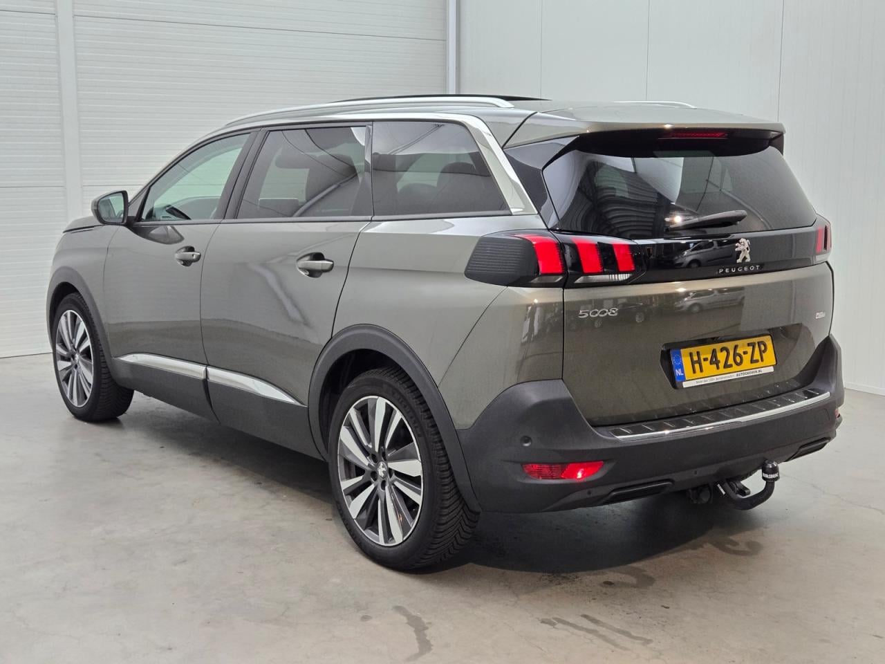 PEUGEOT 5008 1.2 PureTech Blue Lease Premium Avantage photo