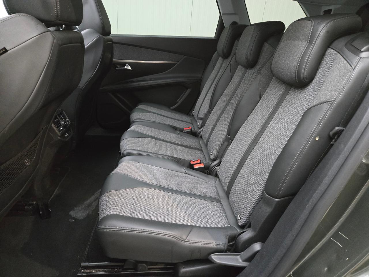 PEUGEOT 5008 1.2 PureTech Blue Lease Premium Avantage photo