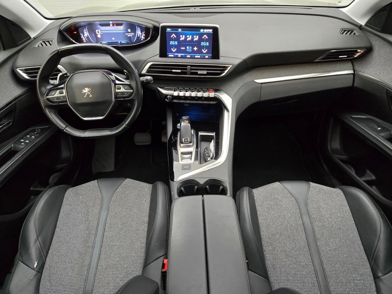 PEUGEOT 5008 1.2 PureTech Blue Lease Premium Avantage photo