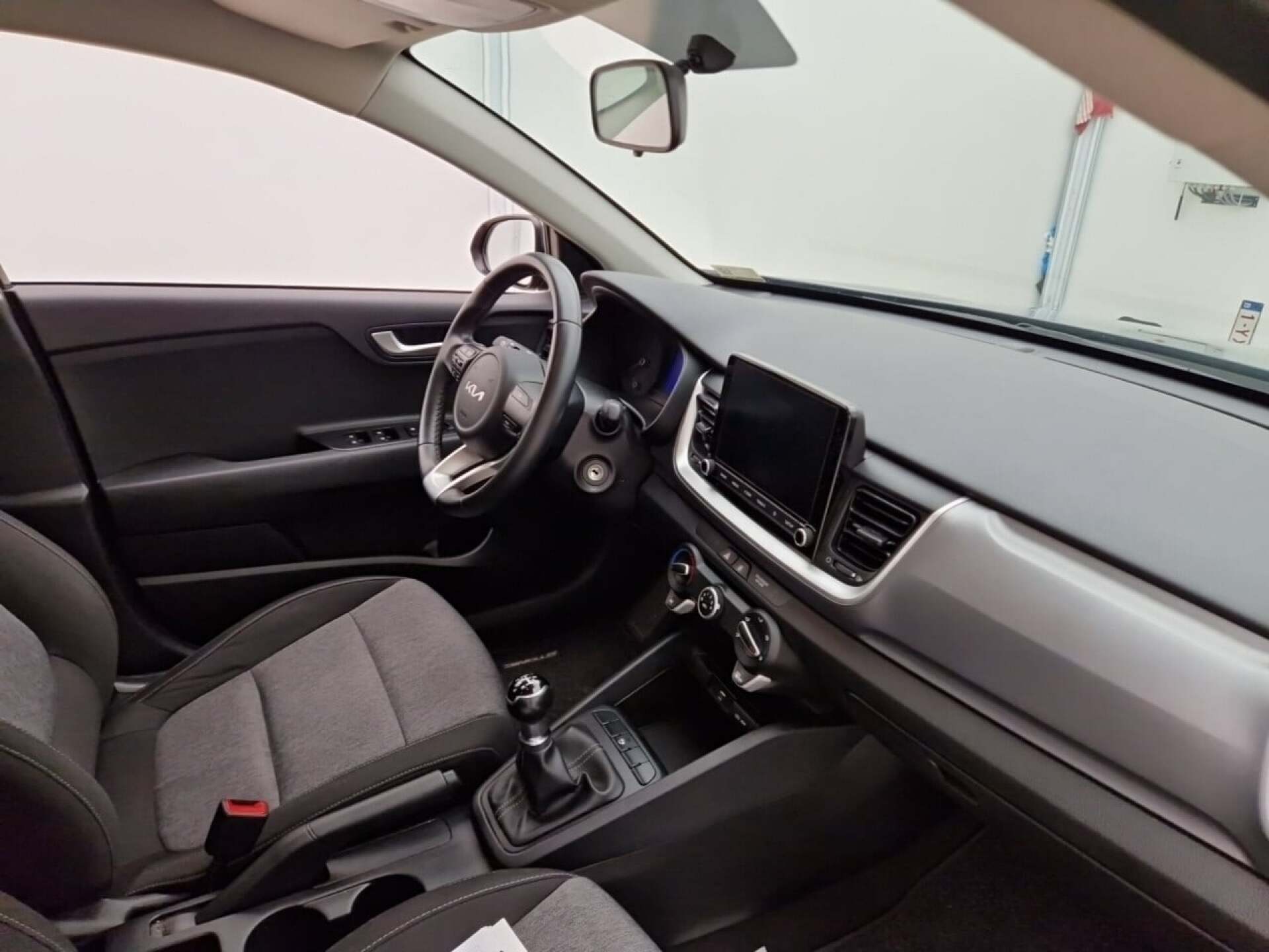 KIA STONIC 1.2 URBAN EDITION photo