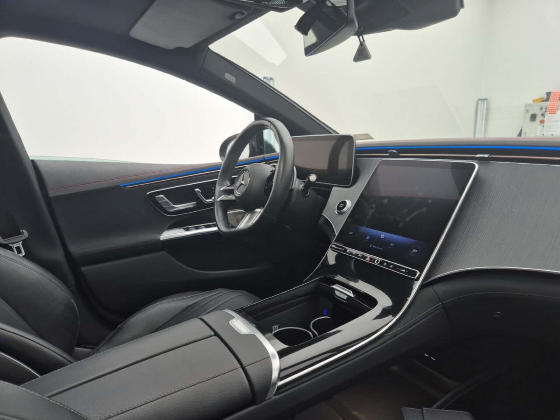 MERCEDES-BENZ EQE 350 AMG-LINE photo