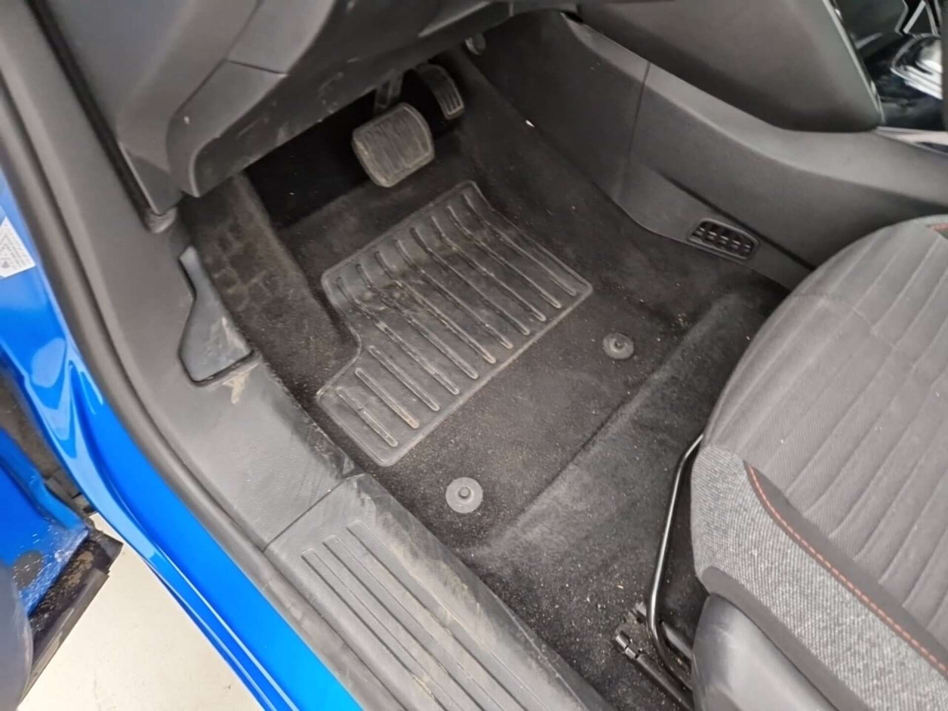 PEUGEOT E-2008 ACTIVE 50 KWH photo