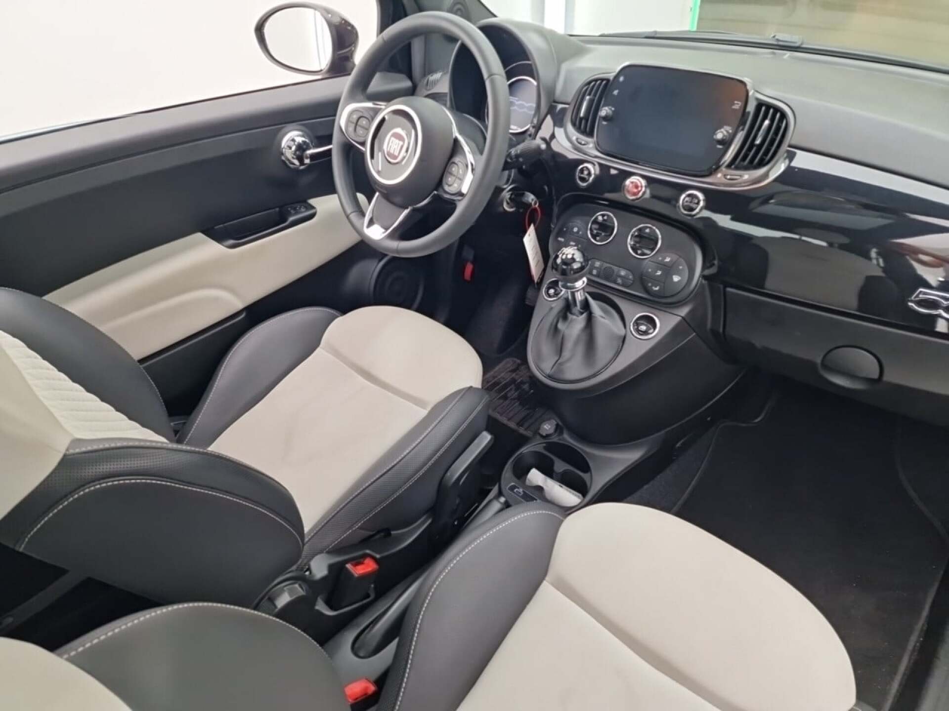 FIAT 500 1.0 HYBRID photo