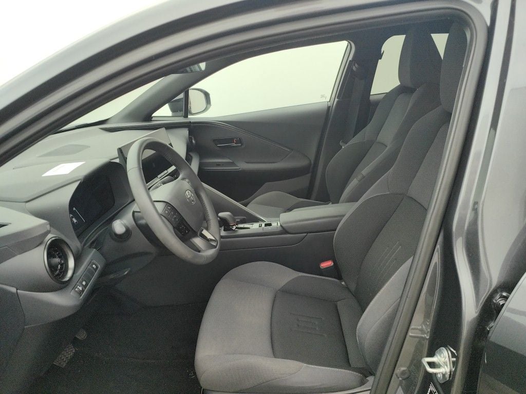 Toyota C-HR 1.8 Hybrid Dynamic Plus Mono-Tone E-CVT 5d photo