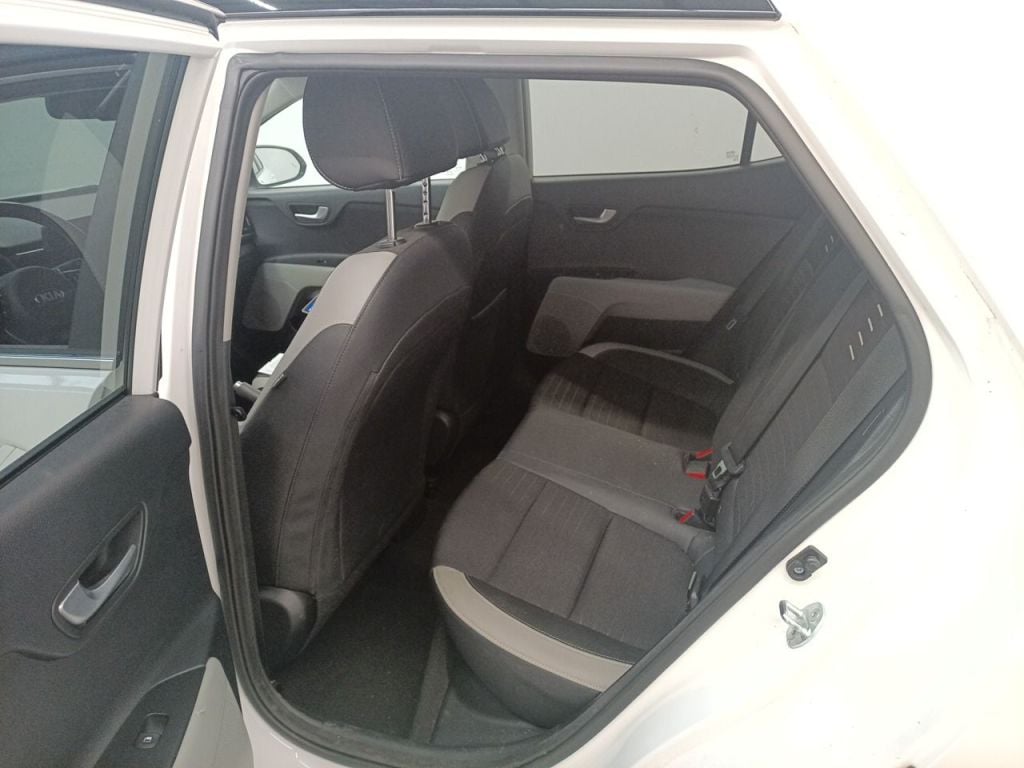 KIA Stonic 1.0 T 100 Black Edition DCT 5d photo