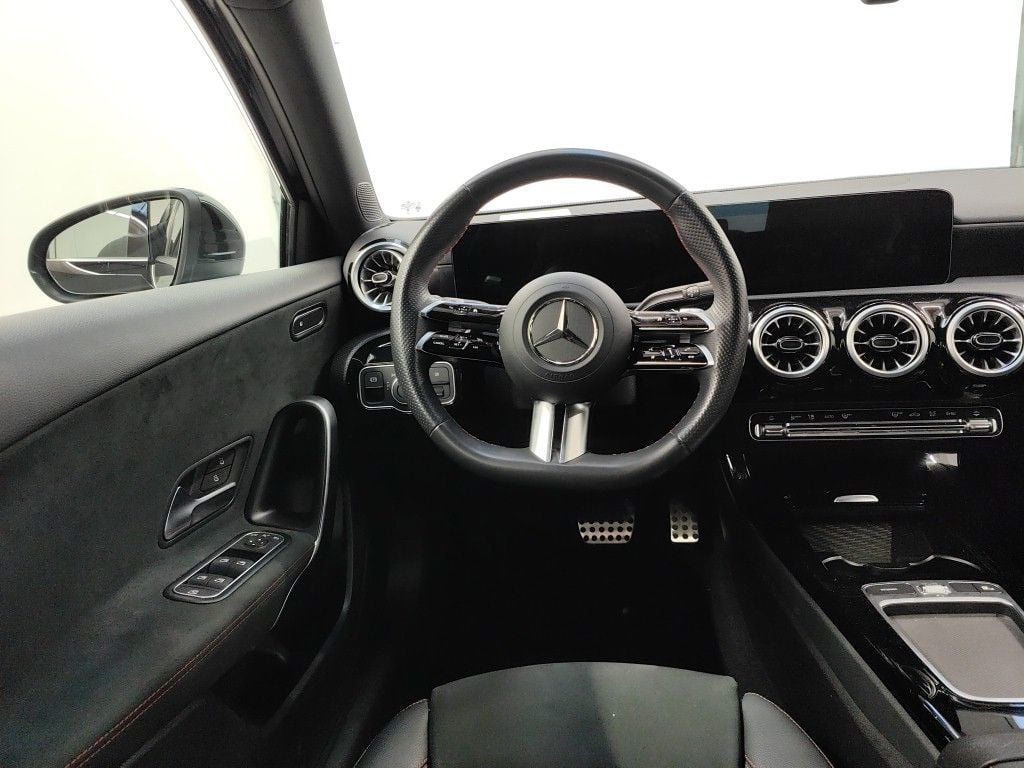Mercedes-Benz Classe A Hatchback A 200 d AMG Line DCT 5d photo