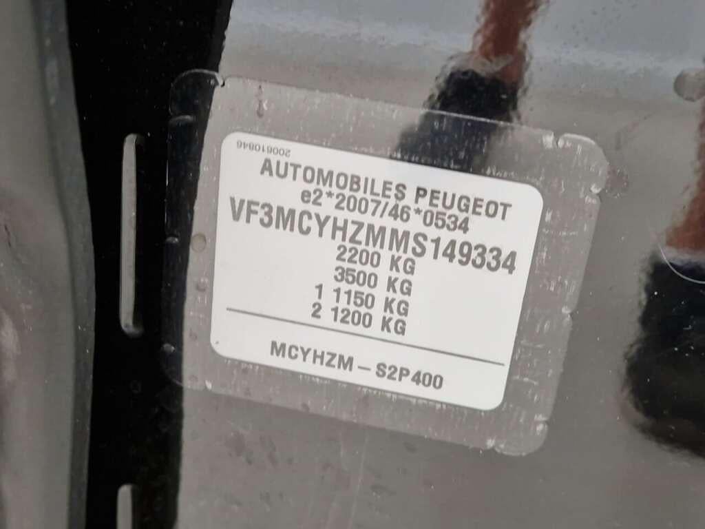 PEUGEOT 5008 1.5 BlueHDI BL. Act 7P. photo