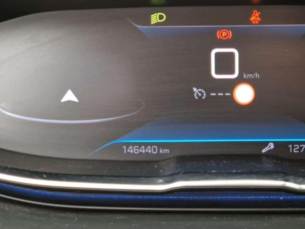 PEUGEOT 5008 1.5 BlueHDI BL. Act 7P. photo