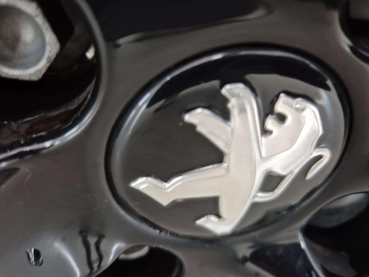 PEUGEOT e-208 GT 350 50 kWh photo